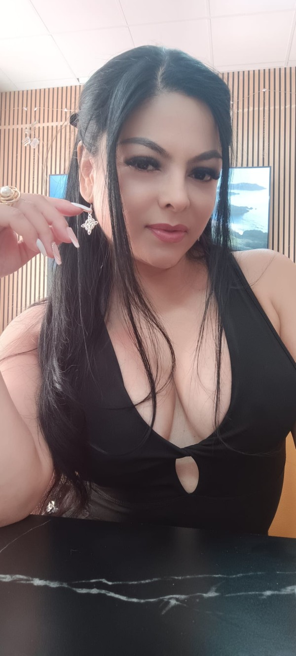 ME LLAMO JULIANA SOY UNA MORENA CANDENTE