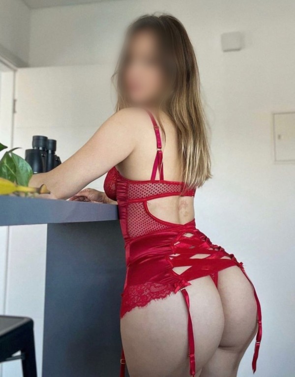 NOVEDAD NURIA ESPAÑOLA CUERPO DE ESCÁNDALO EN TORRELAVEGA