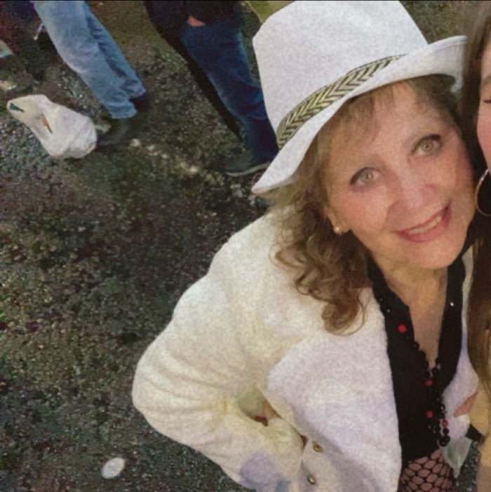 FANTASÍA CON UNA MILF? 60 AÑOS