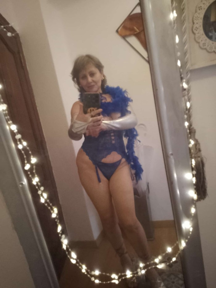 FANTASÍA CON UNA MILF? 60 AÑOS
