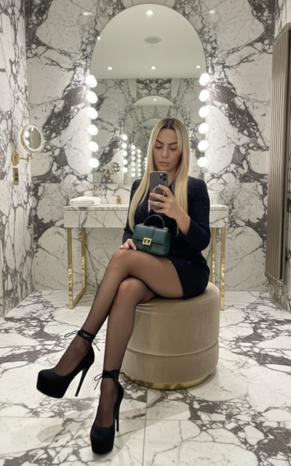 CRISTAL, MADURITA VICIOSA Y PUTA AUTÉNTICA LISTA PARA TI TE ESPERA