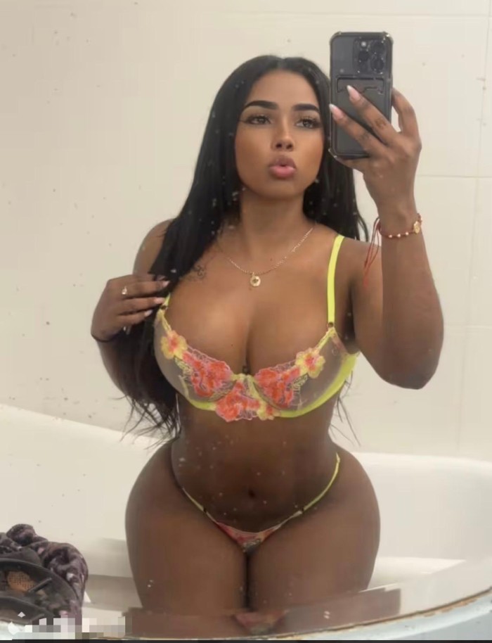 Latina ardiente muy cachonda
