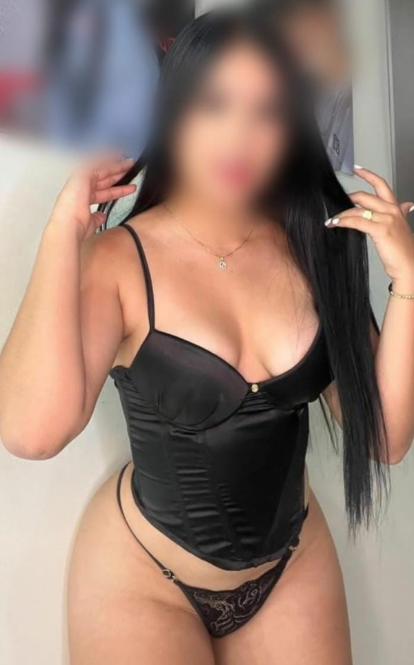 Erika novedad curvas sexy morenaza 15 minutos 30e apartir
