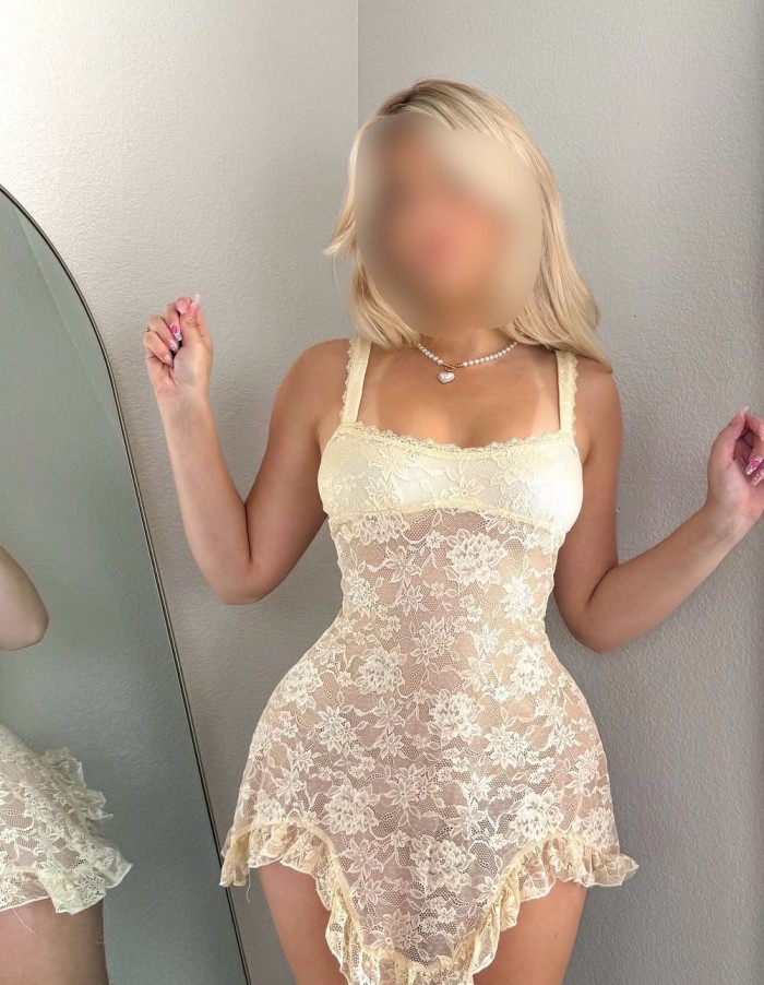 IMPLICADA CACHONDA EXQUISITA DESEOSA DE PLACER