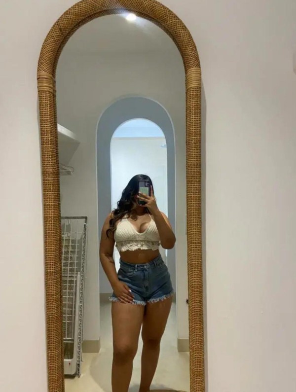 MORENA DELICADA Y BELLA CLOE EN LA RAPITA