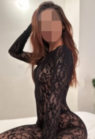 ABRIL, MUJER HERMOSA Y SENSUAL