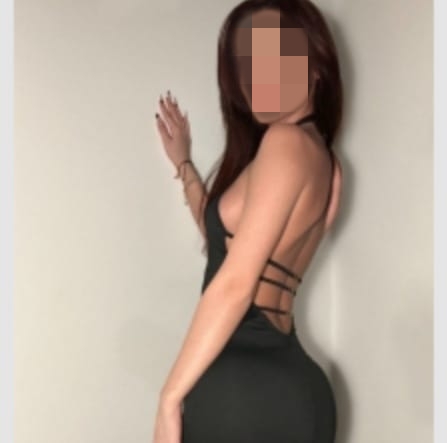 ABRIL, MUJER HERMOSA Y SENSUAL