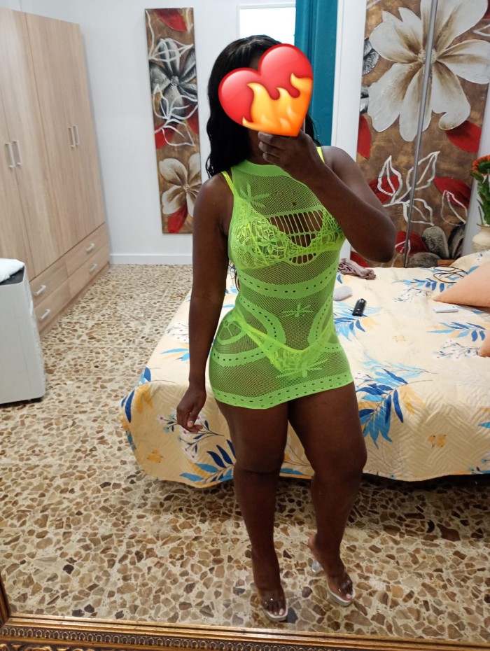 Morena cachonda cariñosa y muy juguetona