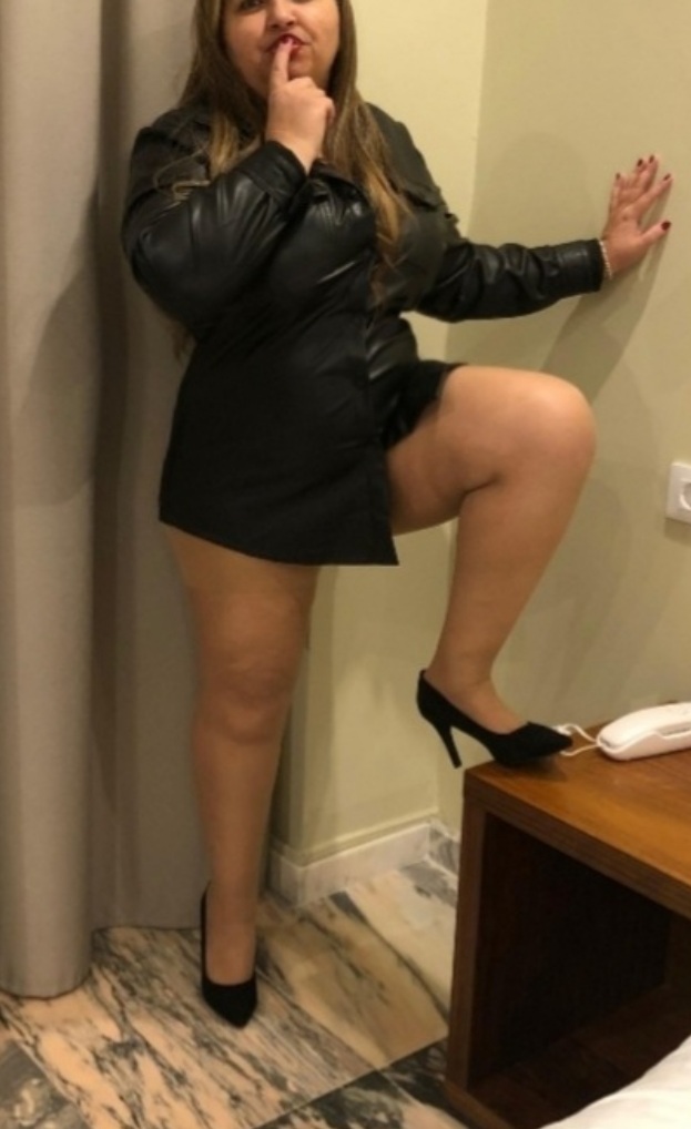 MADURITA ENCANTADORA CON MUCHAS CURVAS Y FIESTERA