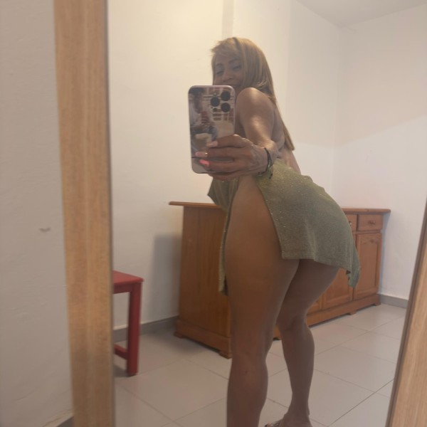 Natalia real hermosa rubia