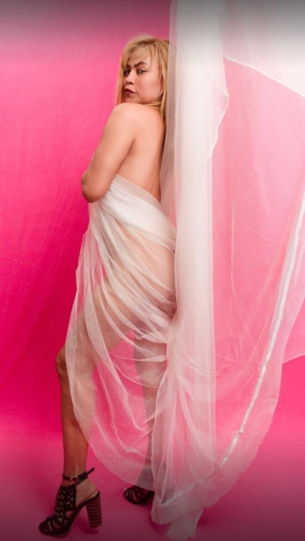 Natalia real hermosa rubia