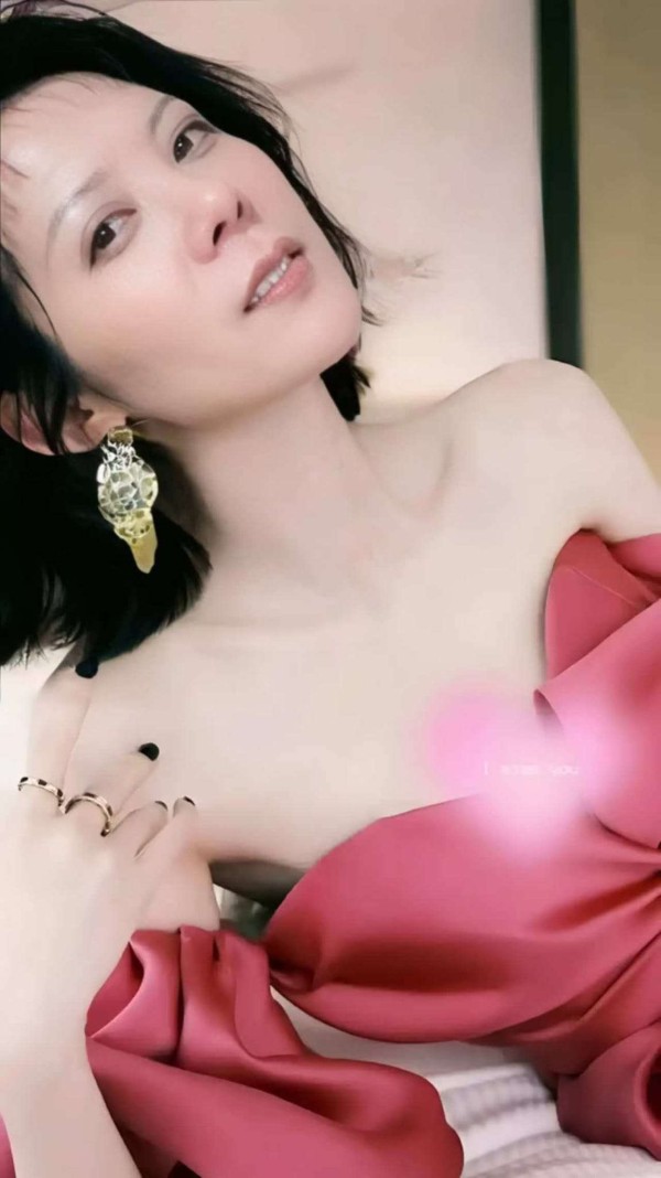 Chica nueva asiatica oriental cariñosa japonesas