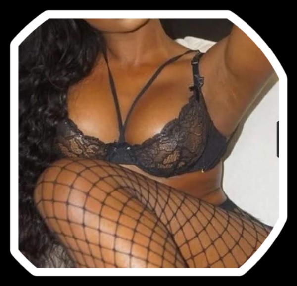 NOVEDAD, MERENAZA GUAPÍSIMA, TODO PECHOS