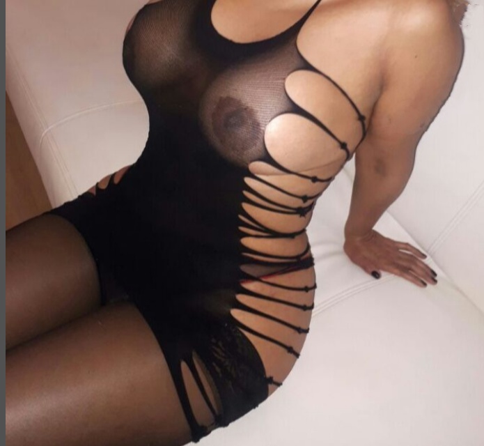 Una mujer casada pero adicta al sexo(solo watsap )