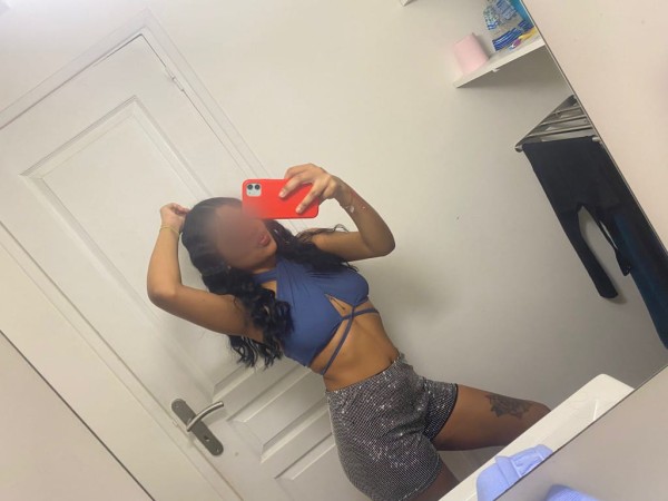 UNA RICA CUBANITA CON MIS LINDOS SENOS