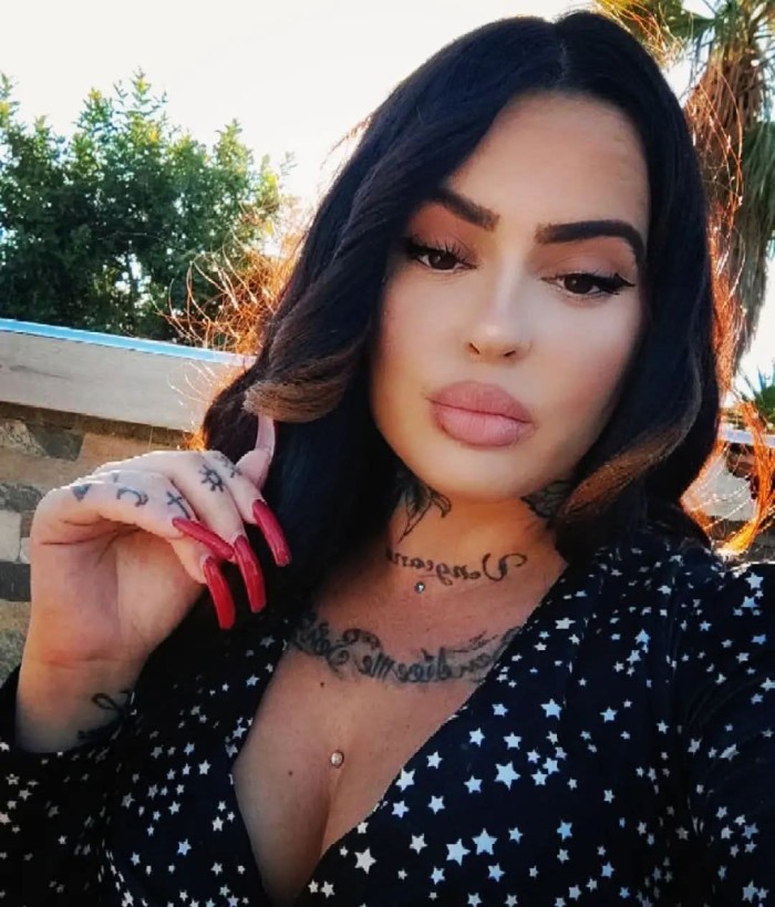 Brasileña tatuada seductora y muy cachonda