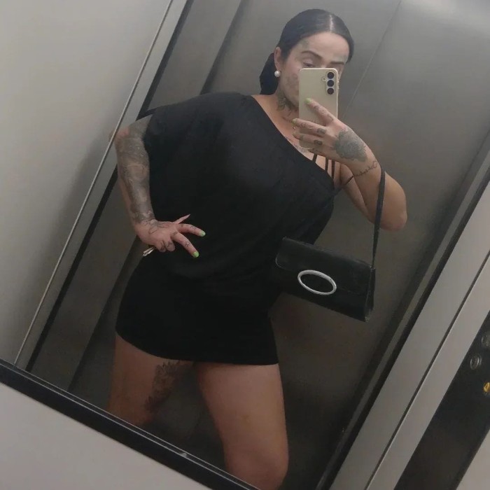 Brasileña tatuada seductora y muy cachonda