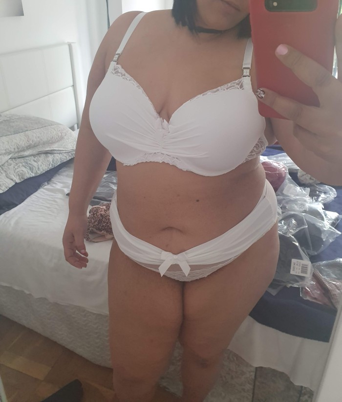 Madurita curvy pechugona