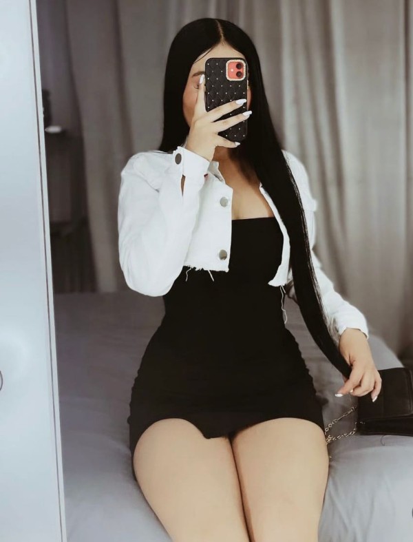 NIÑATA LATINA CON GANAS DE SEXO