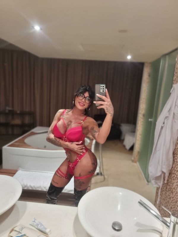 Latina xxl lechera .. pollona