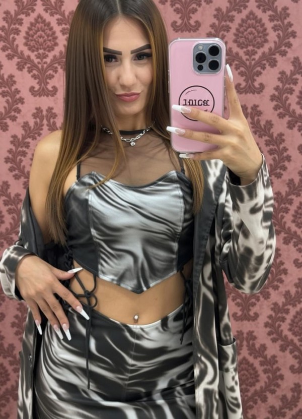 LATINA EXPERTA EN GRIEGO