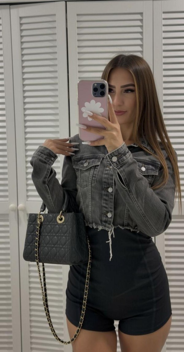 LATINA EXPERTA EN GRIEGO