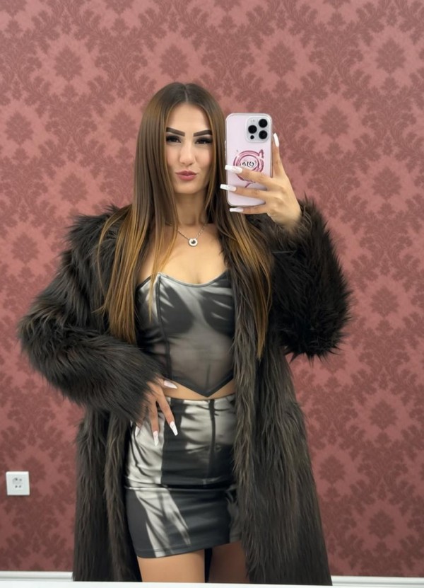 LATINA EXPERTA EN GRIEGO