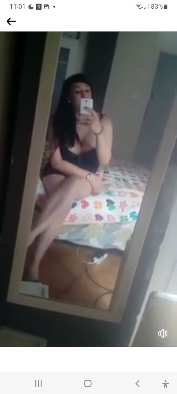 GUAPA MORENA MUY CALIENTE Y VICIOSA