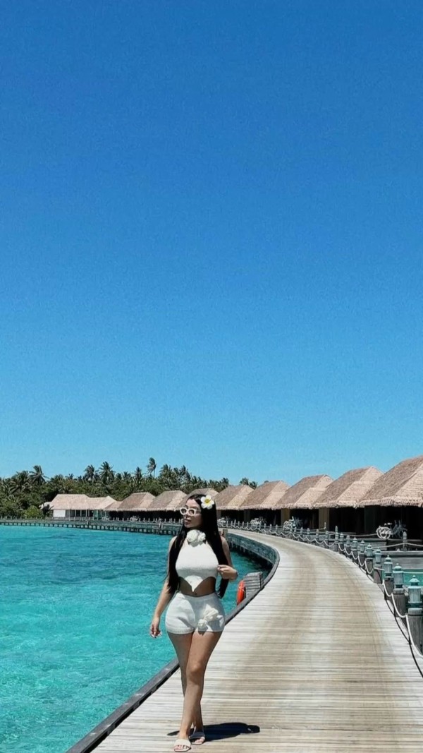 FIESTERA EN LOS BOLICHES A TOPE CACHONDA TODOS LOS SERVICIOS