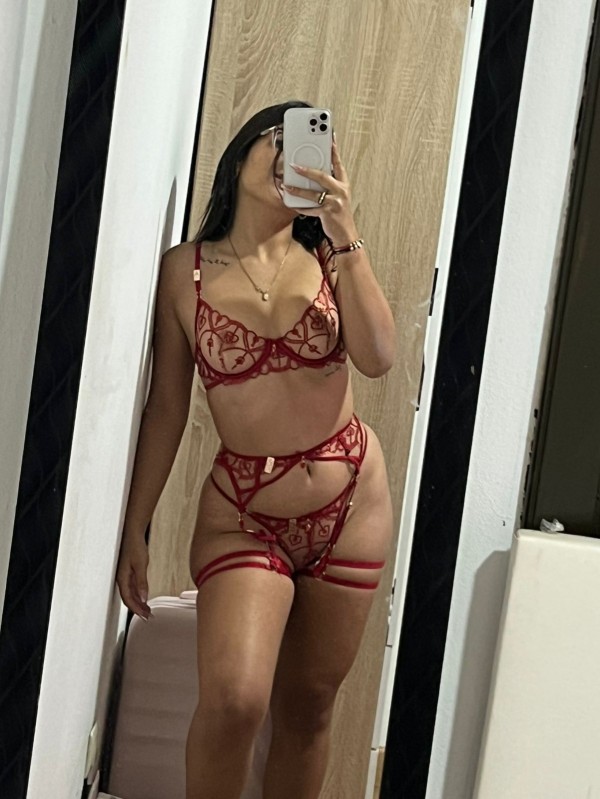 LA REINA DEL GRIEGO Y LA FIESTA