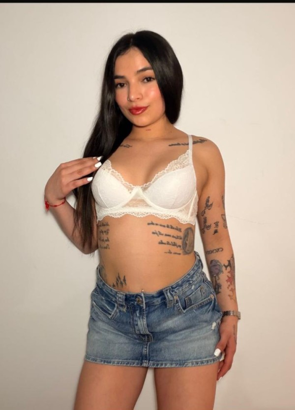 TODA UNA SEXY JOVENCITA LLENA DE LUJURIA FOGOSIDAD PARA TU PALADAR NOVEDAD