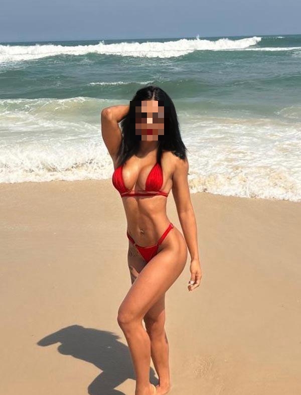 Hola mis amores soy esta chica guapa con amigas gu