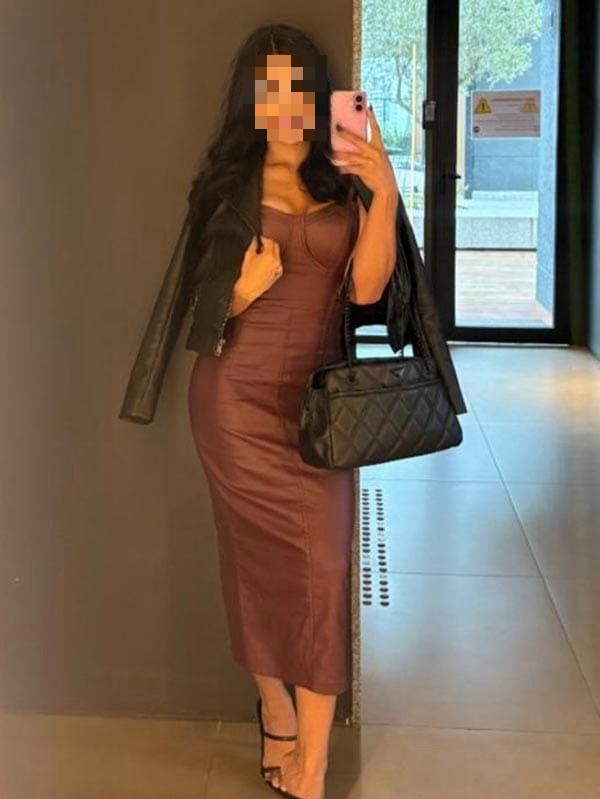 Hola mis amores soy esta chica guapa con amigas gu