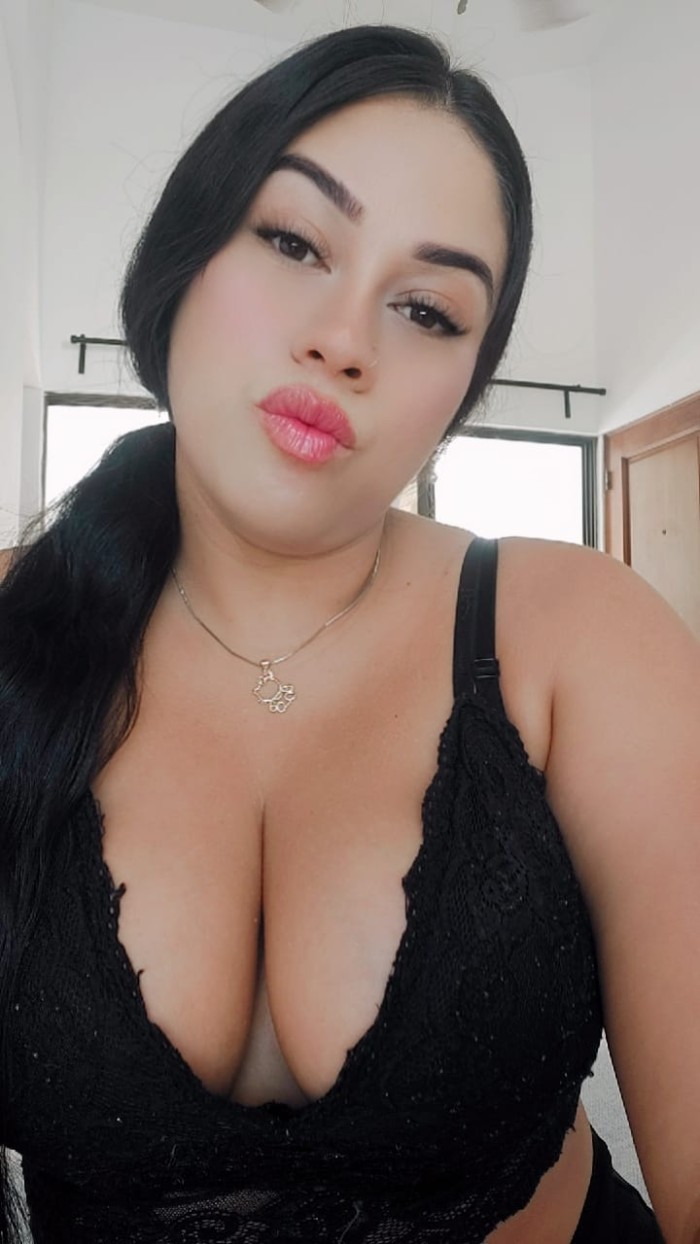 NUEVA EN LA ZONA SUPER CACHONDA