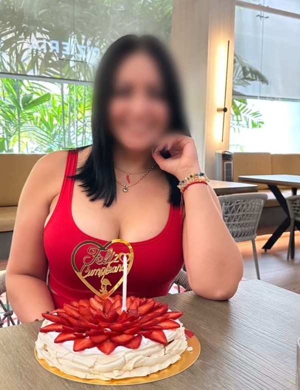 Latinas morena guapa y cariñosa