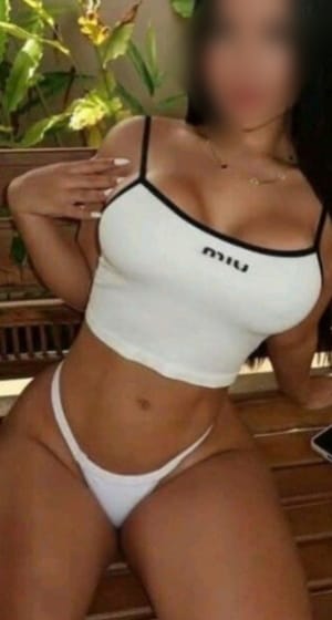 Somos 4 amigas hermosas colombianas con ganas de pasarla bien
