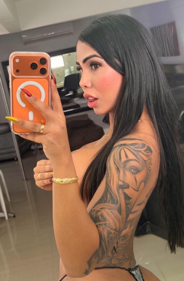 Trans cachonda a tope tú chica perfecta