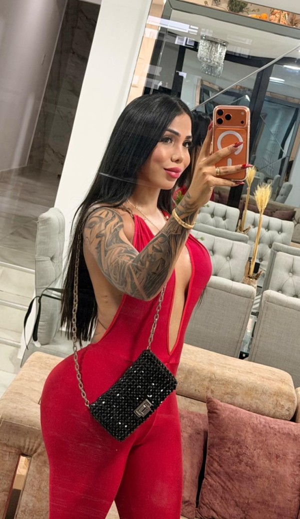 Trans cachonda a tope tú chica perfecta