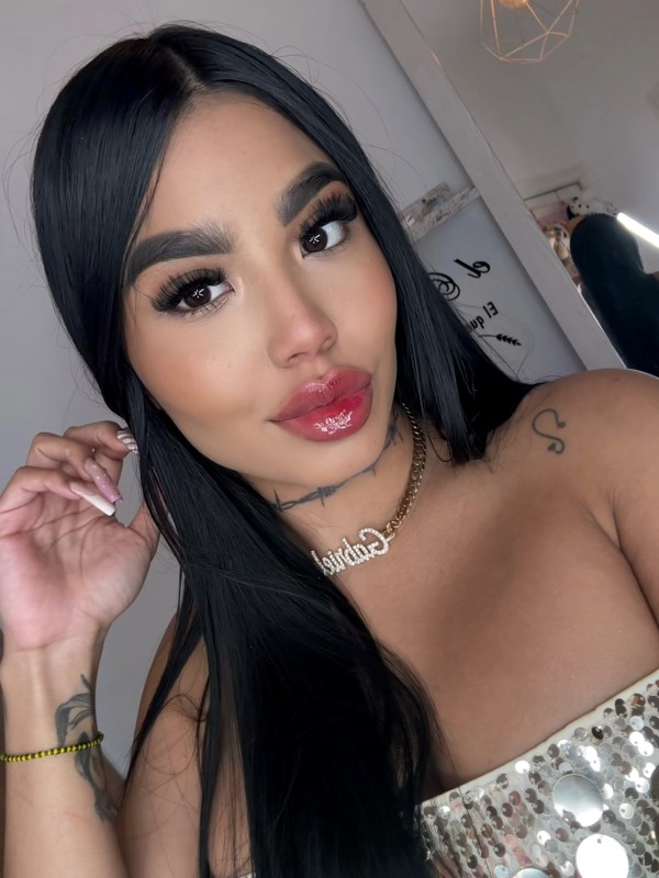 hermosa latina recién llegada a barcelona