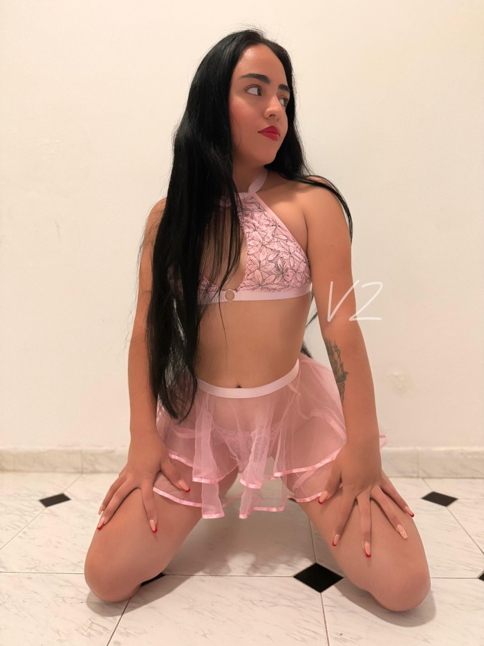 LATINA COME POLLAS BIEN GUARRITA