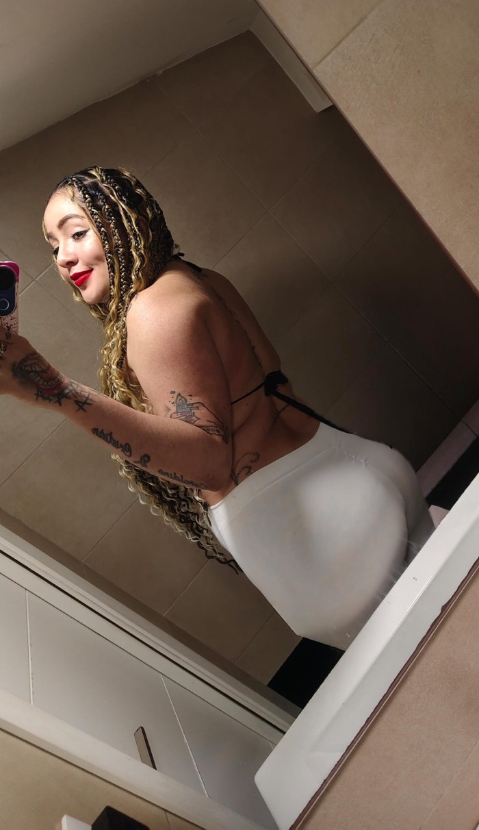 ARDIENTE JUGUETONA Y SEXY (VÍA JULIA)