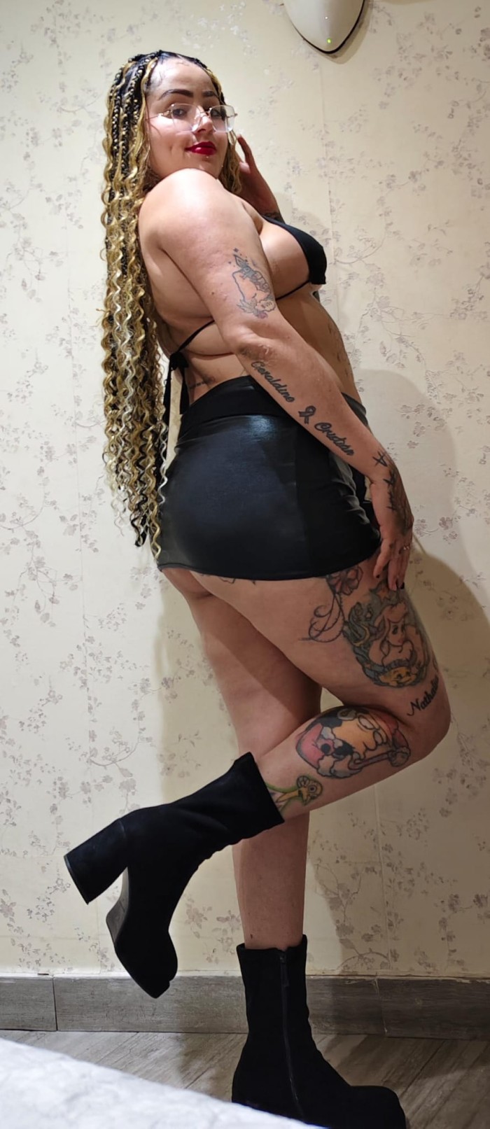 ARDIENTE JUGUETONA Y SEXY (VÍA JULIA)