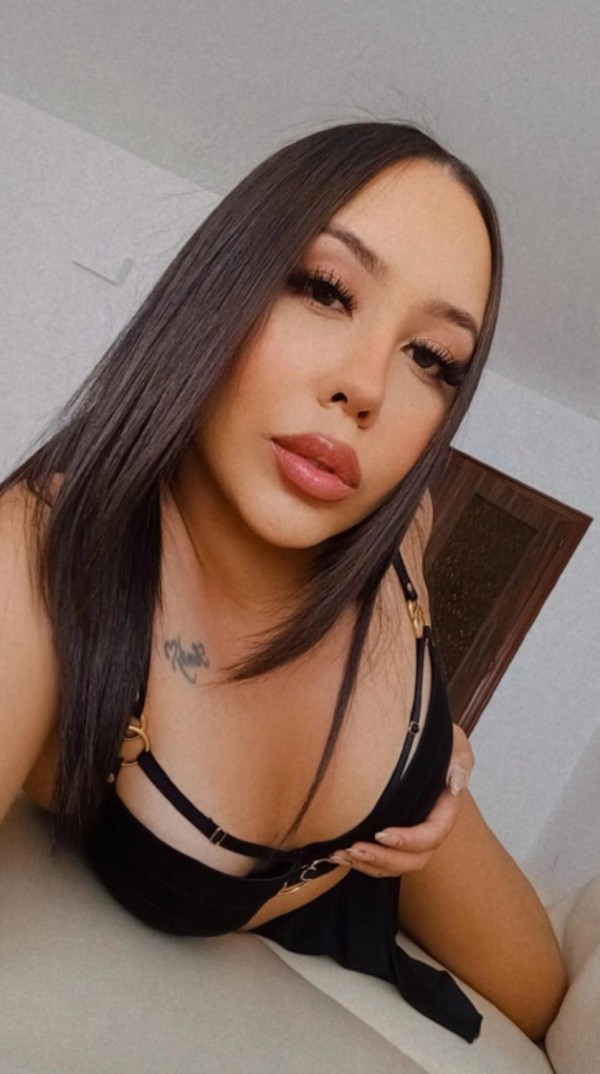 Venezolana caliente en Nerja, piso privado 24h