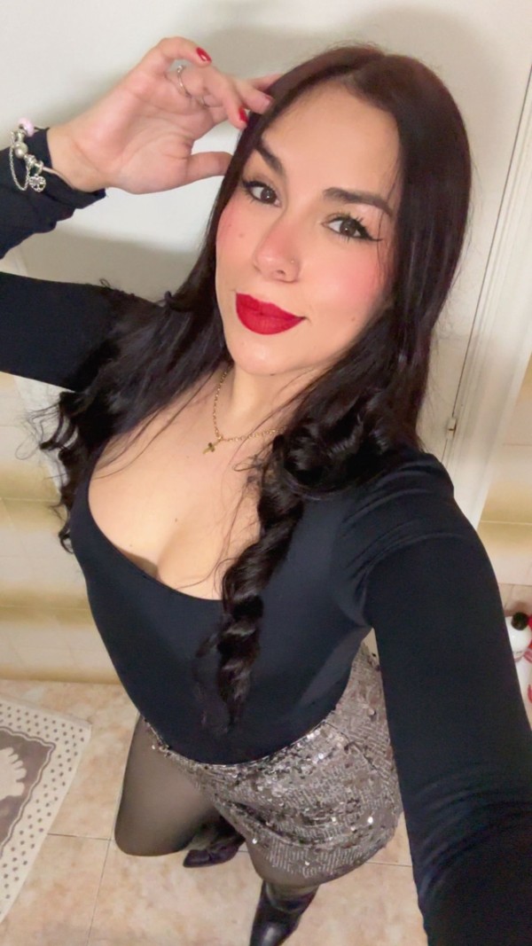 HERMOSA Y CACHONDA
