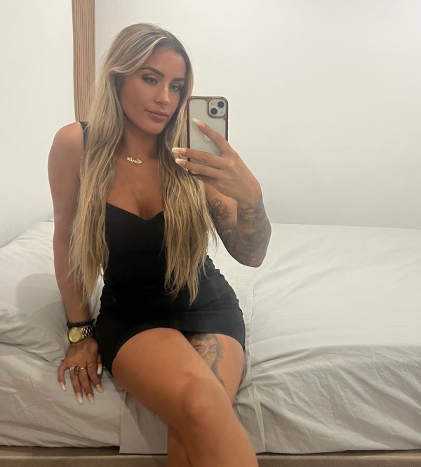 JOVEN ESPAÑOLA EN ALGECIRAS; ALTO STANDING