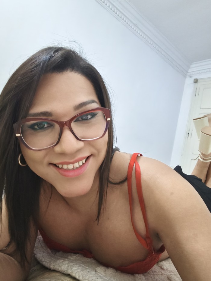 Nena latina viciosa fogosa discreta complaciente