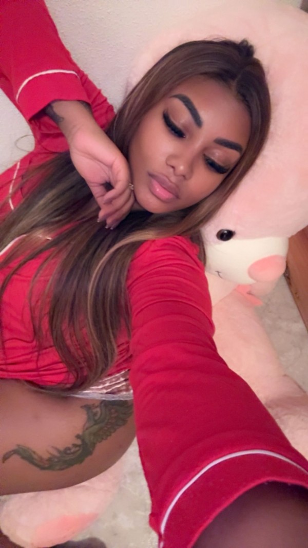 Morena latina nueva en la zona , lindo cuerpo