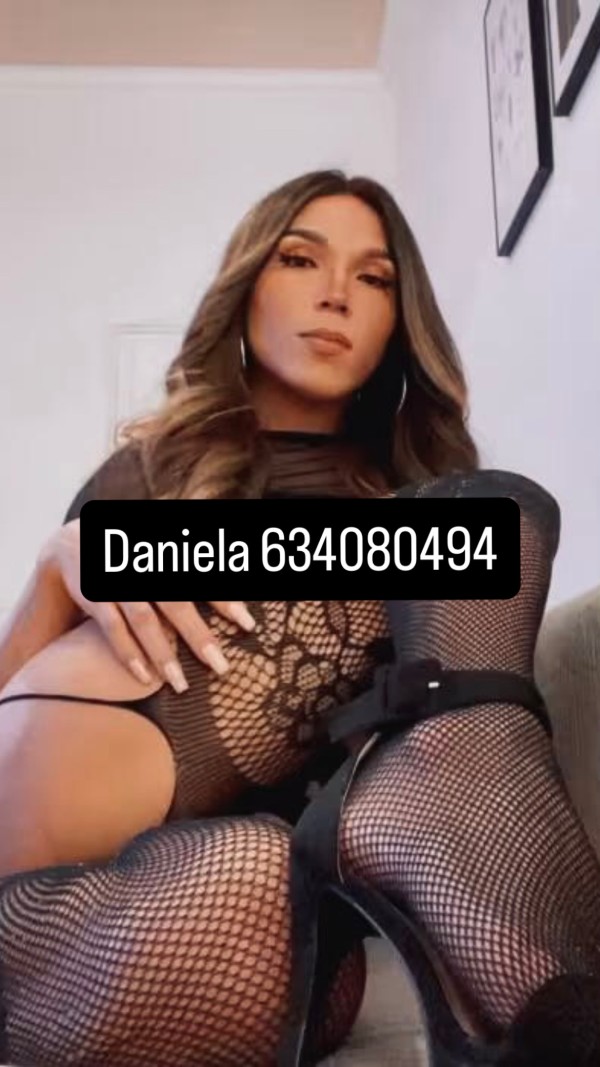 Chica trans implicada al máximo córrete en mi boca