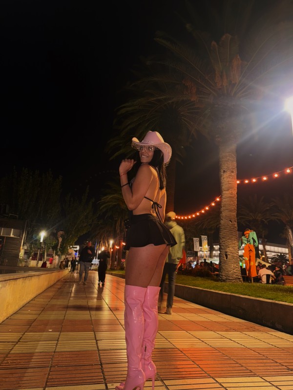 Hermosa latina caliente