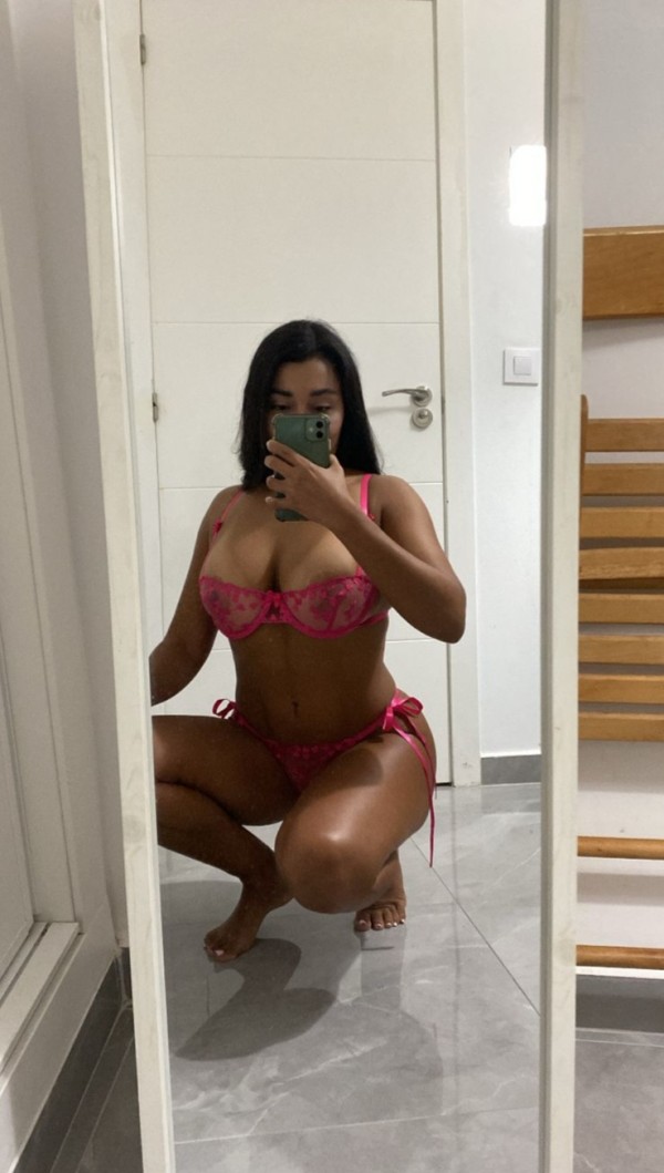 DELGADA MORBAZO ?  TODO UN PIVON  FIESTERA